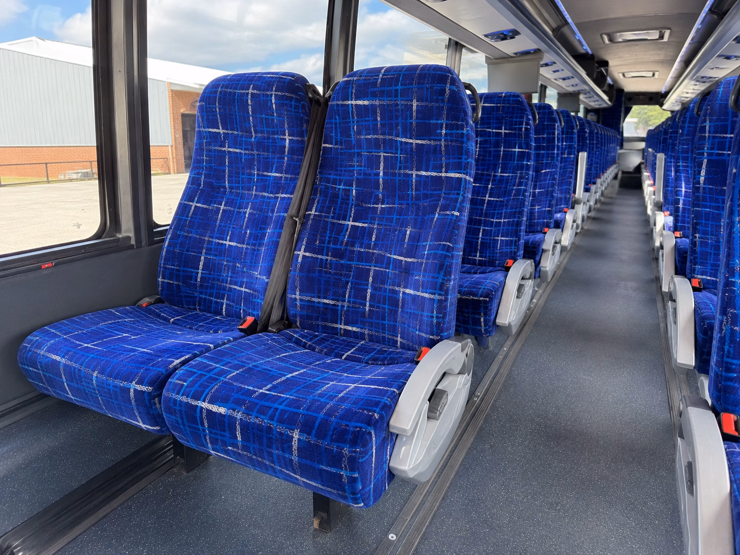 minibus rentals for small group winery visits near parma